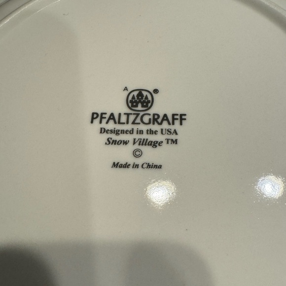 Pfaltgraff Snow Village Set of 4 Dinner Plates 11x11 - Picture 4 of 4